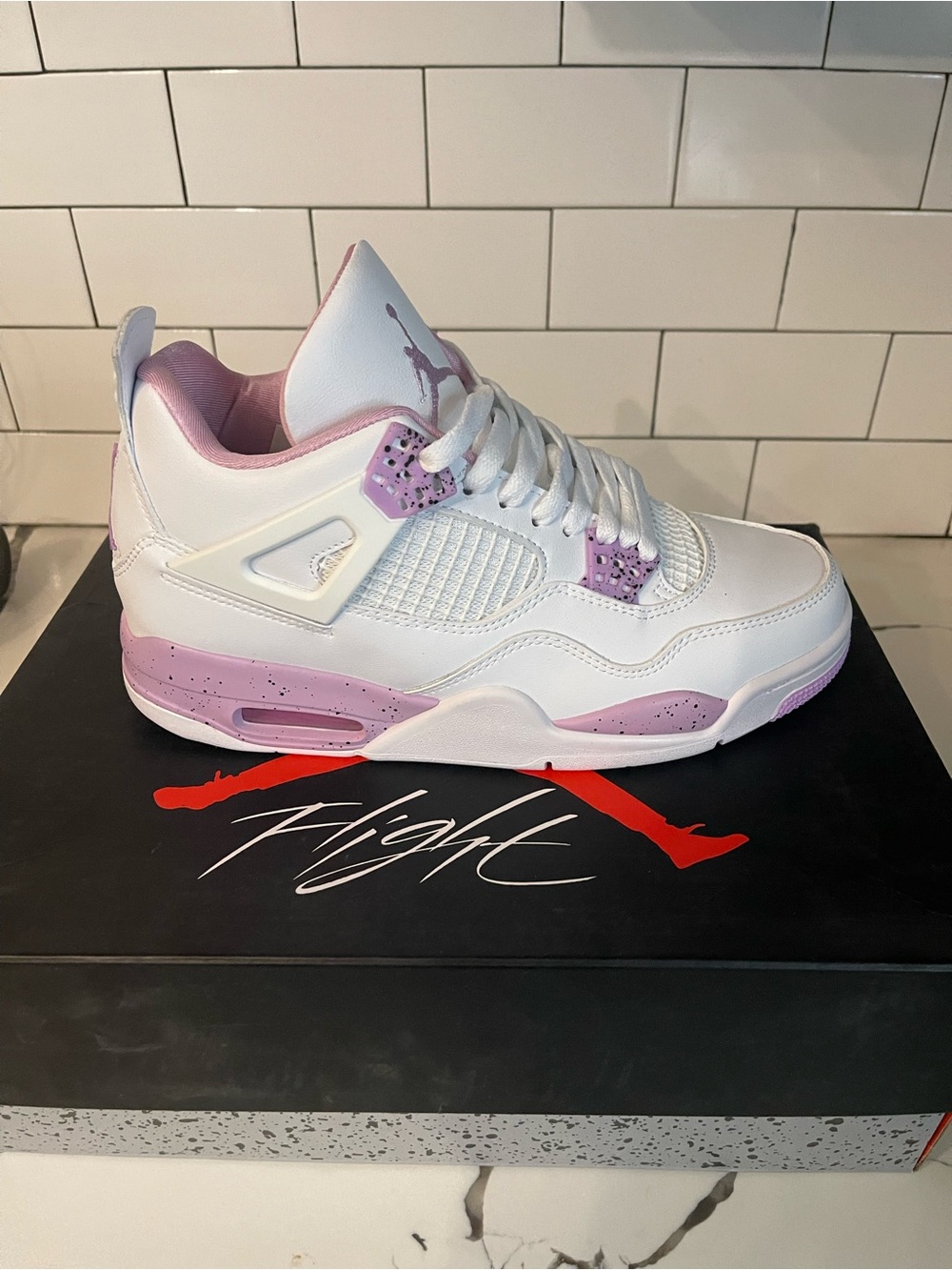 Men’s Jordan Retro 4 Pink Oreo Size 7.5.